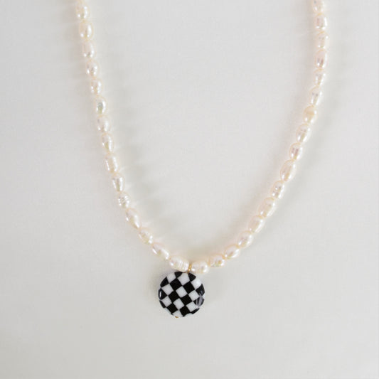 Black Gambit Pearl Necklace